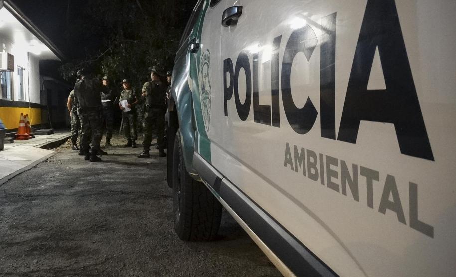 21/12/17Operação da Polícia Ambiental no Combate à Comercialização Irregular de Carvão e Palmito, operação coordenada pelo 1º Ten. ALFREDO WERNER EIGLMEIER no município de Pontal do Paraná.