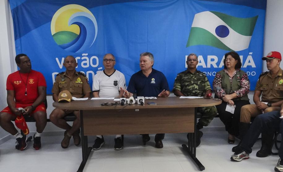 Mesa diretiva da esquerda para direita: Paulo Cuzlop - IAP / Ten