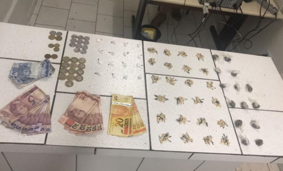 PM apreende crack, cocaína, maconha e dinheiro no Litoral do estado; dupla é encaminhada PM apreende crack, cocaína, maconha e dinheiro no Litoral do estado; dupla é encaminhada