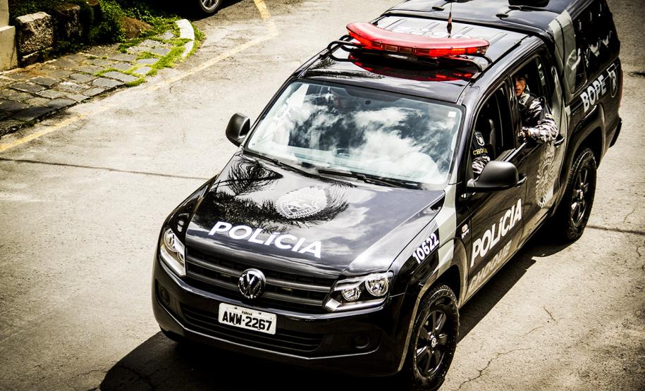 BOPE recupera veículo e conduz homem à delegacia durante ação na região central de Curitiba BOPE recupera veículo e conduz homem à delegacia durante ação na região central de Curitiba