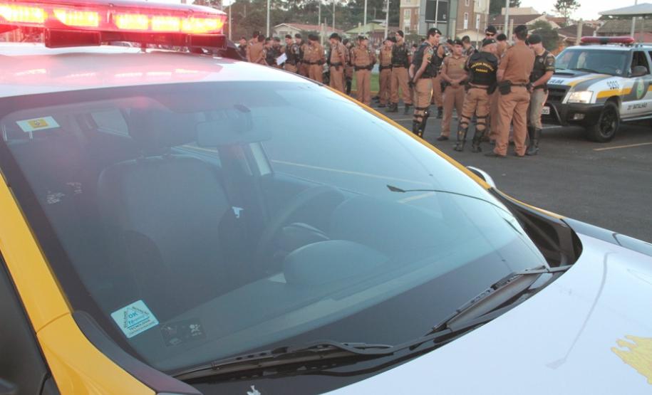 Em Foz do Iguaçu, policiais militares recuperam veículo e apreendem revólver e simulacro