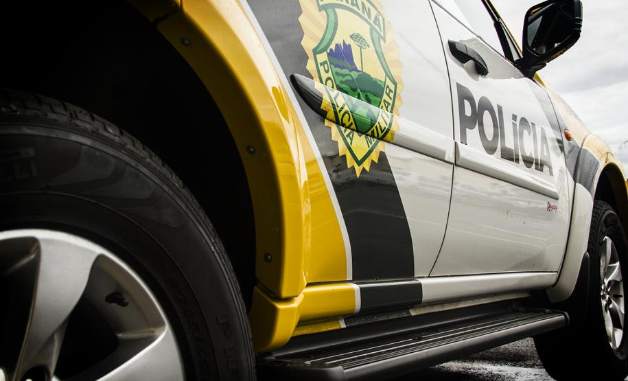 Polícia Militar encaminha casal e apreende arma, drogas, dinheiro e artefato explosivo em Cascavel (PR)