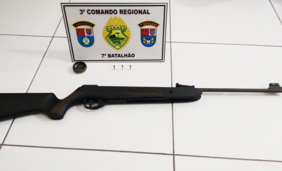 PM recupera veículo, apreende espingarda, munições e drogas no Noroeste do estado