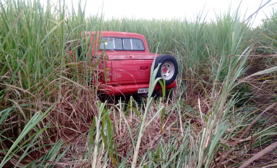 PM recupera veículo, apreende espingarda, munições e drogas no Noroeste do estado