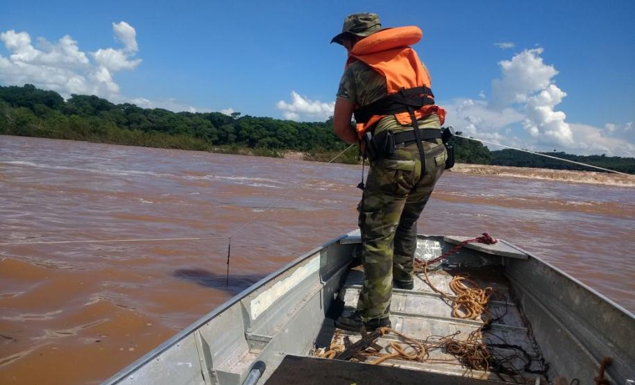 Material para pesca predatória e sacos de carvão são apreendidos pelo Batalhão de Polícia Ambiental