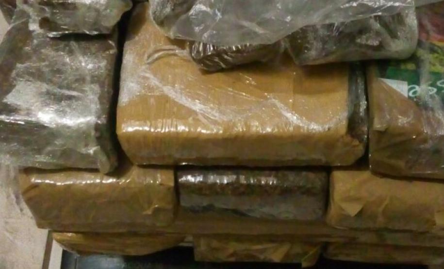 PM apreende drogas e objetos durante abordagem na região Norte do estado