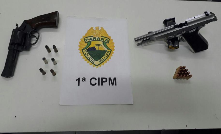 PM cumpre mandados e apreende duas armas de fogo, munições e um veículo em Contenda (PR)
