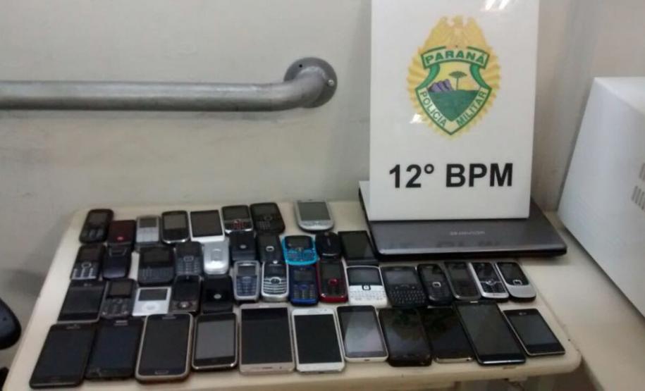 Foragido é capturado e outras duas pessoas são encaminhadas pela PM em Curitiba; drogas, produtos e veículo são apreendidos Foragido é capturado e outras duas pessoas são encaminhadas pela PM em Curitiba; drogas, produtos e veículo são apreendidos