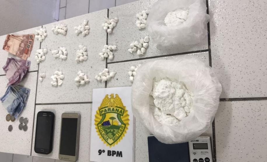 Atuação preventiva da PM contra o tráfico de drogas resulta em dois presos e drogas apreendidas em Guaratuba Atuação preventiva da PM contra o tráfico de drogas resulta em dois presos e drogas apreendidas em Guaratuba