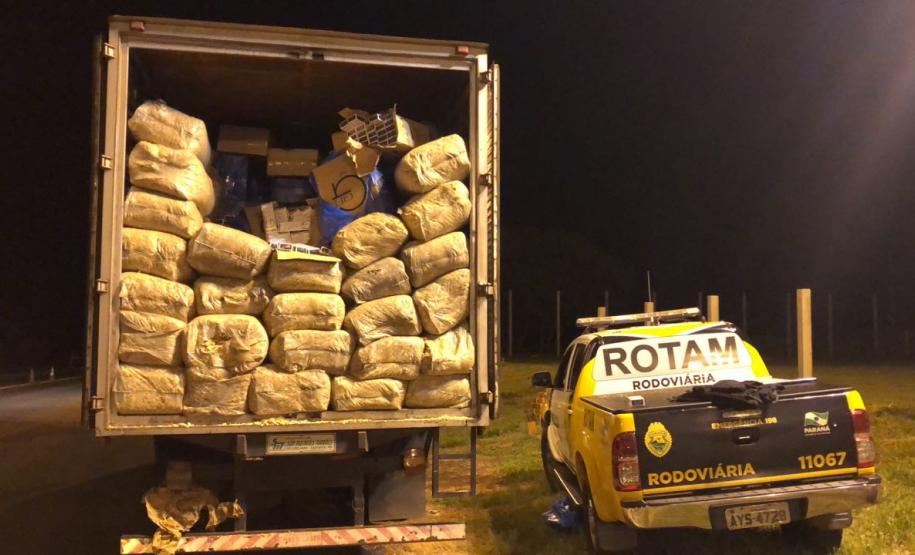 PM apreende 600 caixas de cigarro e encaminha homem no município de Altônia