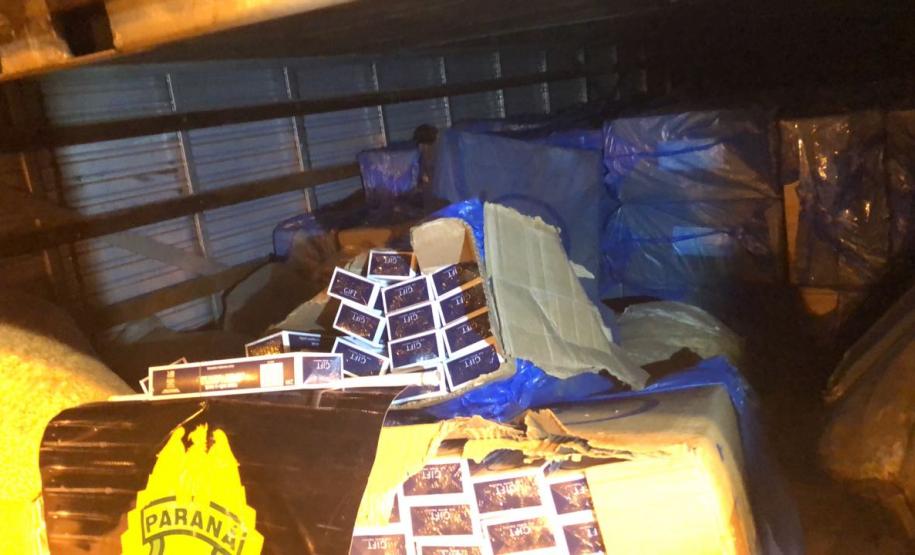 PM apreende 600 caixas de cigarro e encaminha homem no município de Altônia