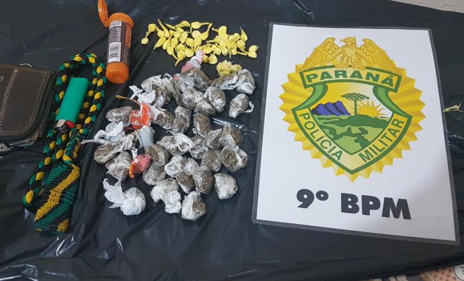 PM flagra comércio de drogas em Pontal do Paraná e encaminha dois suspeitos PM flagra comércio de drogas em Pontal do Paraná e encaminha dois suspeitos
