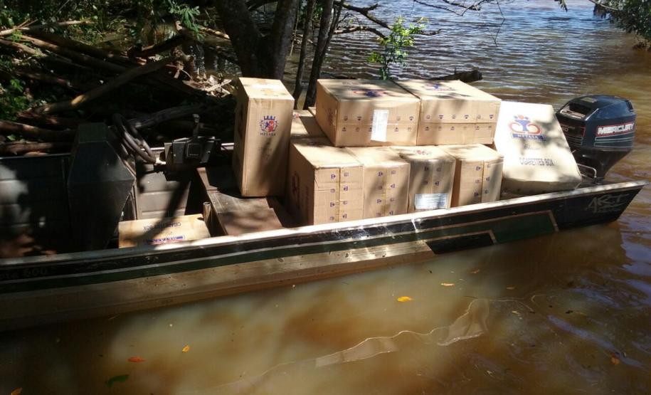 BPFron apreende veículos, embarcação e caixas de cigarros contrabandeados durante ações em Guaíra