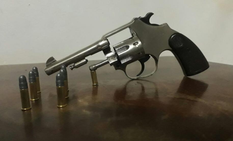 PM aborda homem e apreende arma de fogo em Toledo, Oeste do estado