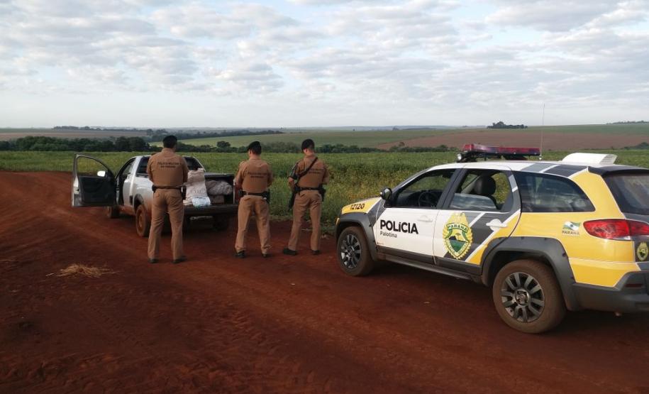 Polícia Militar apreende veículo, sacos de inseticidas e caixas de cigarros contrabandeados no Oeste do PR