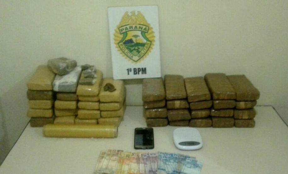 PM recupera veículo e apreende 29 quilos de maconha nos Campos Gerais; dupla é encaminhada