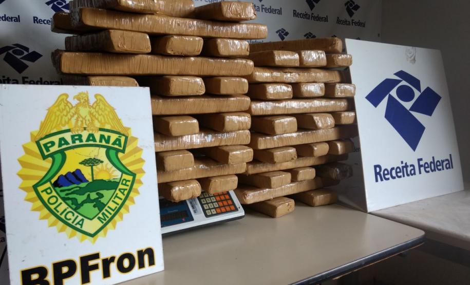 No Oeste do PR, BPFron apreende caixas de cigarros, veículos, embarcações e mais de 58 quilos de maconha