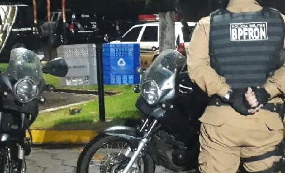 BPFron aborda ônibus e apreende mais de 16 quilos de maconha; duas mulheres são conduzidas