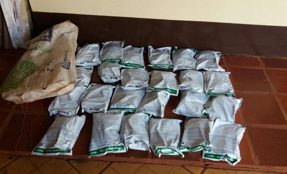 Equipe da PM apreende saco de veneno de 25 quilos em Guaíra