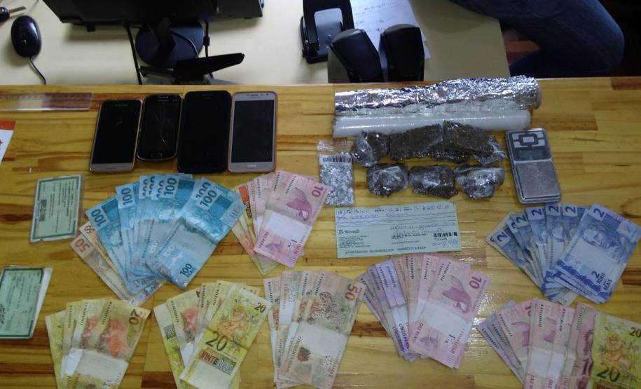 Policia Militar cumpre mandado e apreende drogas, munições e dinheiro em Curiúva