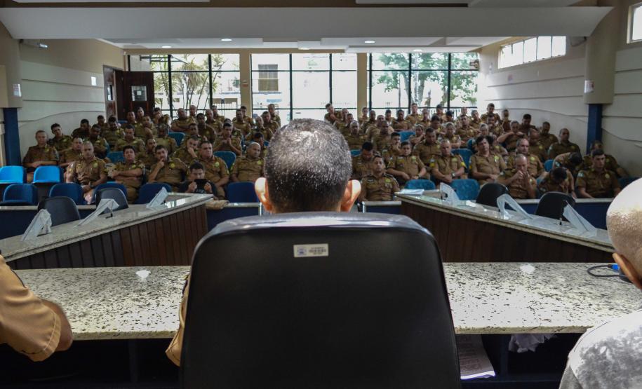 16 02 18 GuaratubaReunião finalizando os trabalhos da Operação Verão com a tropa na Câmara de Vereadores