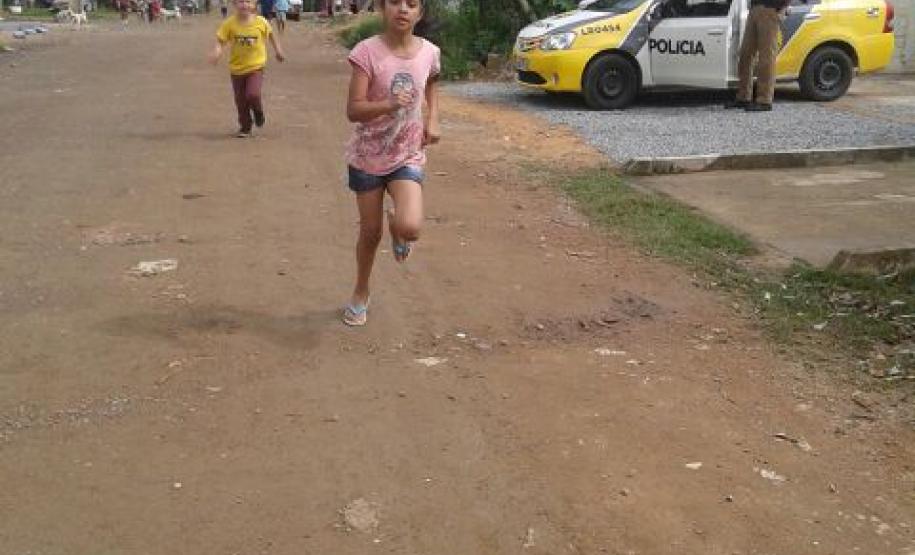 Policiais militares participam da 19º Mini Corrida das Crianças em Fazenda Rio Grande (PR)
