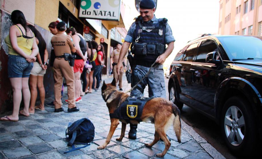 AIFU fecha estabelecimentos comerciais, apreende drogas e encaminha suspeitos durante operação em Curitiba