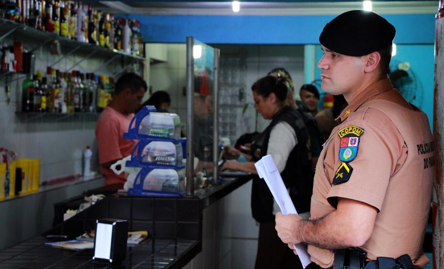 AIFU fecha estabelecimentos comerciais, apreende drogas e encaminha suspeitos durante operação em Curitiba