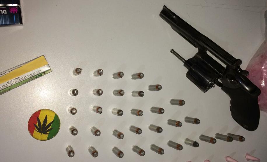 No Oeste do Paraná, Polícia Militar apreende droga, dinheiro, arma de fogo e cigarros contrabandeados