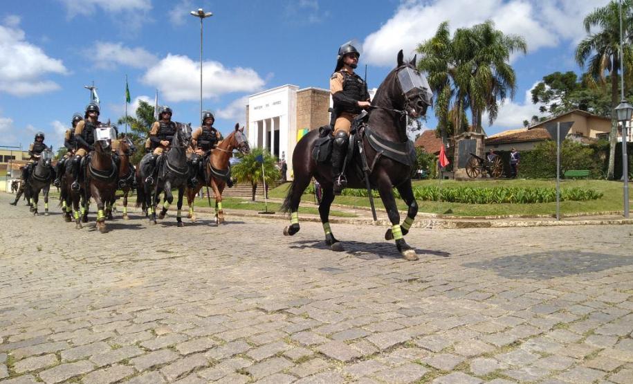 Regimento de Polícia Montada participa de evento alusivo ao Dia Nacional do Cerco da Lapa