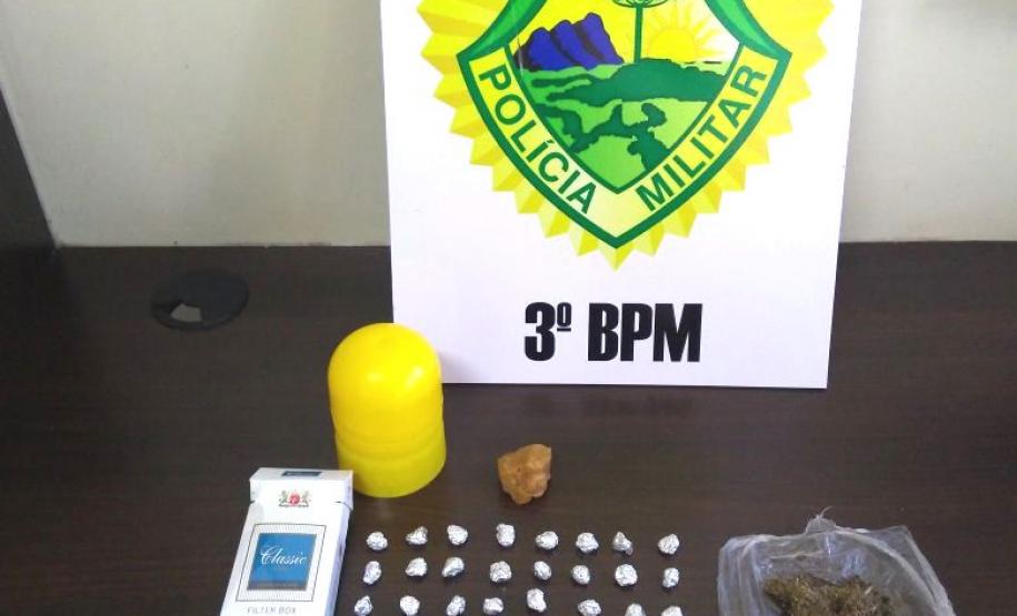 Dupla é flagrada pela PM com drogas e dinheiro em Pato Branco (PR)