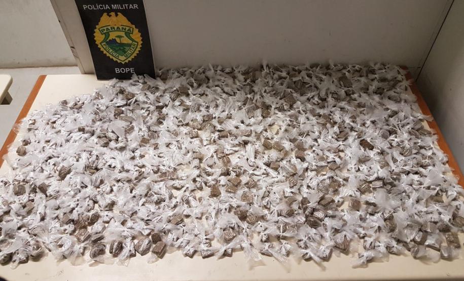 BOPE apreende maconha, cocaína, crack, lança-perfume e dinheiro na CIC, Capital do estado BOPE apreende maconha, cocaína, crack, lança-perfume e dinheiro na CIC, Capital do estado