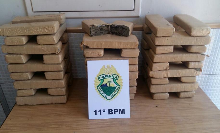 PM apreende 42 quilos de maconha, balança de precisão e recupera carro em Campo Mourão (PR)