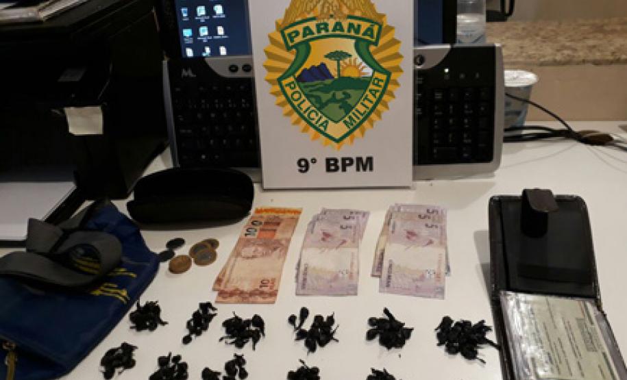 PM aborda trio no Litoral do estado e apreende 125 pedras de crack