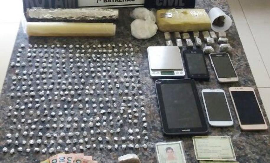 Polícia Militar e Polícia Civil cumprem Mandado Judicial, encaminham dois e apreendem drogas e dinheiro em Cidade Gaúcha (PR) Polícia Militar e Polícia Civil cumprem Mandado Judicial, encaminham dois e apreendem drogas e dinheiro em Cidade Gaúcha (PR)