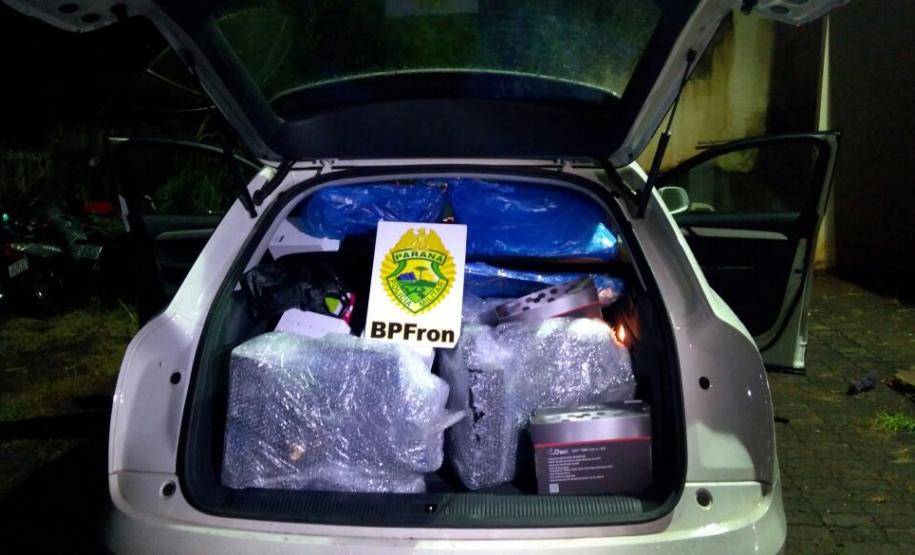 Dupla é abordada em veículo e BPFron apreende mercadorias contrabandeadas em Céu Azul