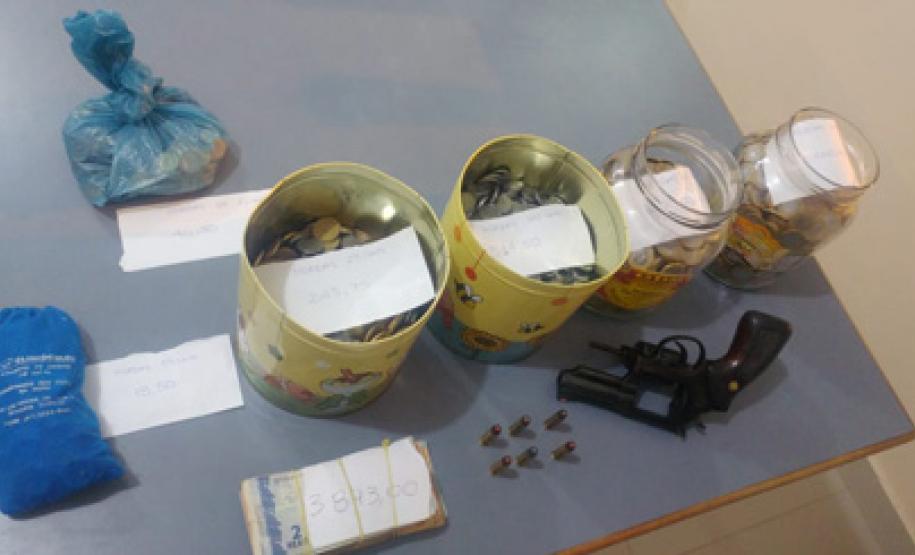 PM apreende revólver, R$ 6 mil em dinheiro, maconha, cocaína, LSD e ecstasy no Litoral do estado PM apreende revólver, R$ 6 mil em dinheiro, maconha, cocaína, LSD e ecstasy no Litoral do estado