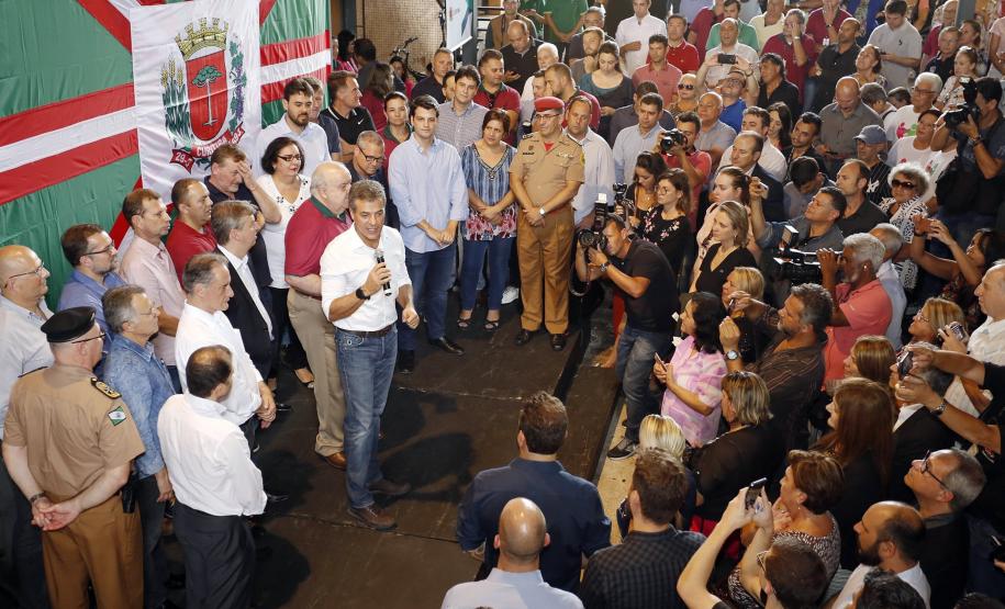Polícia Militar e Corpo de Bombeiros participam do Mutirão da Cidadania no Boa Vista, em Curitiba Polícia Militar e Corpo de Bombeiros participam do Mutirão da Cidadania no Boa Vista, em Curitiba