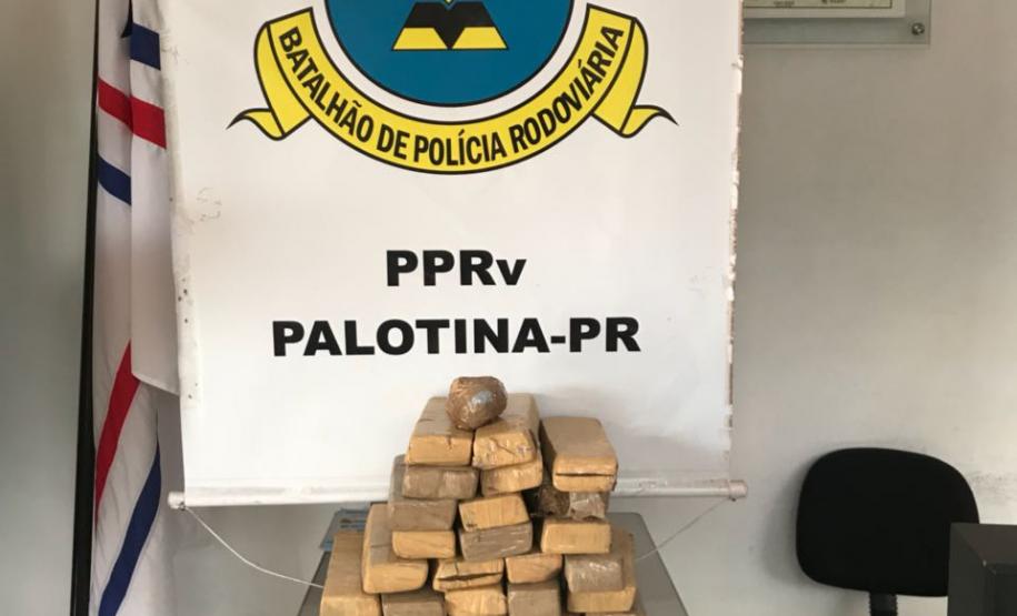 Quase 20 quilos de maconha são apreendidos pelo BPRv em Palotina (PR) Quase 20 quilos de maconha são apreendidos pelo BPRv em Palotina (PR)