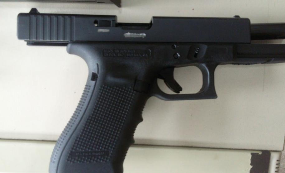 Pistolas de uso restrito e carros roubados são apreendidos pela PM em São José dos Pinhais, na RMC