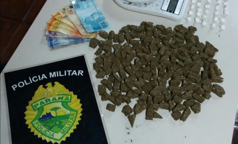 Equipes da Companhia de Choque do BOPE recuperam veículo e apreendem maconha, cocaína e dinheiro na Capital do estado Equipes da Companhia de Choque do BOPE recuperam veículo e apreendem maconha, cocaína e dinheiro na Capital do estado