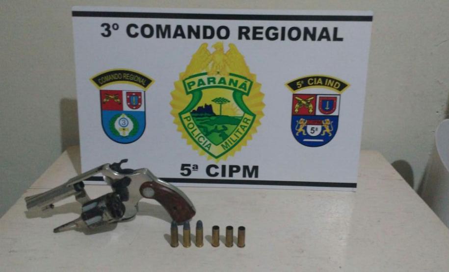 Em Indianópolis (PR), militares estaduais apreendem revólver e encaminham homem