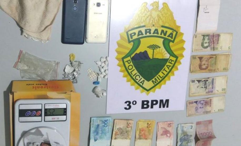 No Sudoeste do PR, PM apreende moeda estrangeira e drogas em abordagens distintas