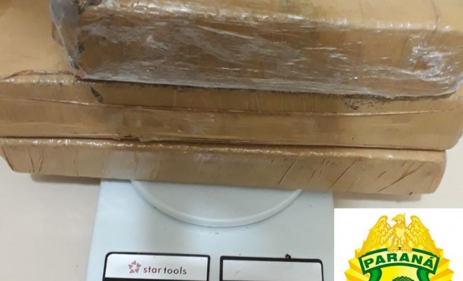 Polícia Militar encaminha três homens suspeitos de tráfico de drogas em Siqueira Campos, no Norte Pioneiro Polícia Militar encaminha três homens suspeitos de tráfico de drogas em Siqueira Campos, no Norte Pioneiro