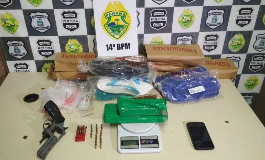 Suspeito com drogas e arma de fogo é preso pela PM em Foz do Iguaçu (PR), no Oeste do estado Suspeito com drogas e arma de fogo é preso pela PM em Foz do Iguaçu (PR), no Oeste do estado