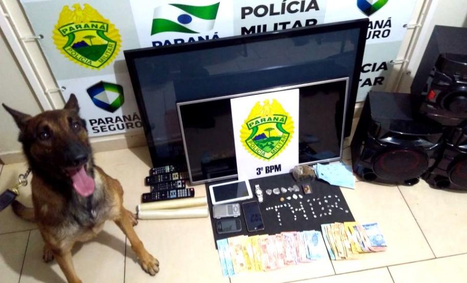 Drogas, dinheiro e materiais são apreendidos por militares estaduais em Pato Branco (PR) Drogas, dinheiro e materiais são apreendidos por militares estaduais em Pato Branco (PR)