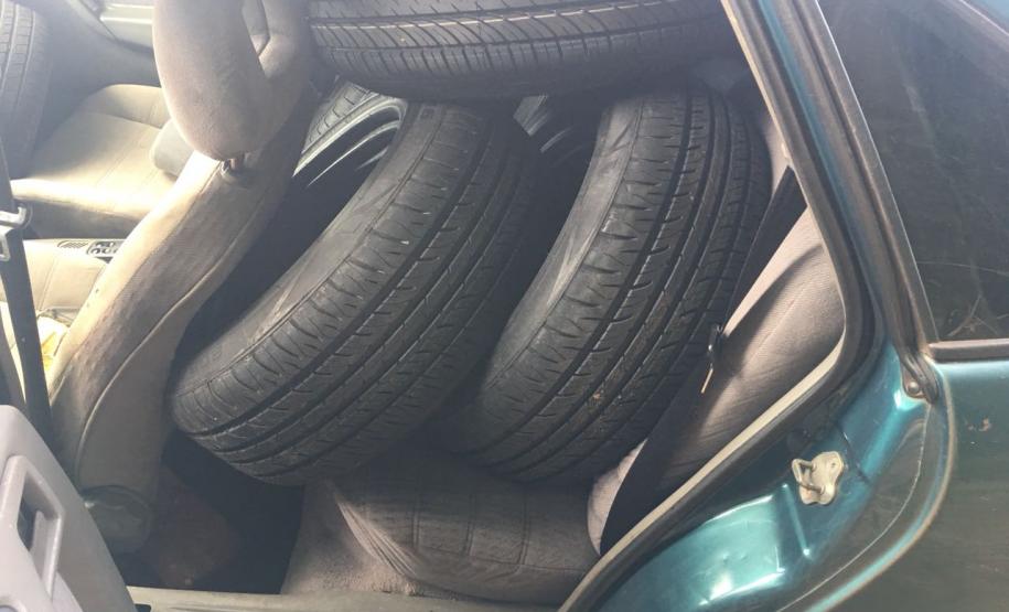 BPRv apreende pneus contrabandeados durante ação em Assis Chateaubriand (PR) BPRv apreende pneus contrabandeados durante ação em Assis Chateaubriand (PR)