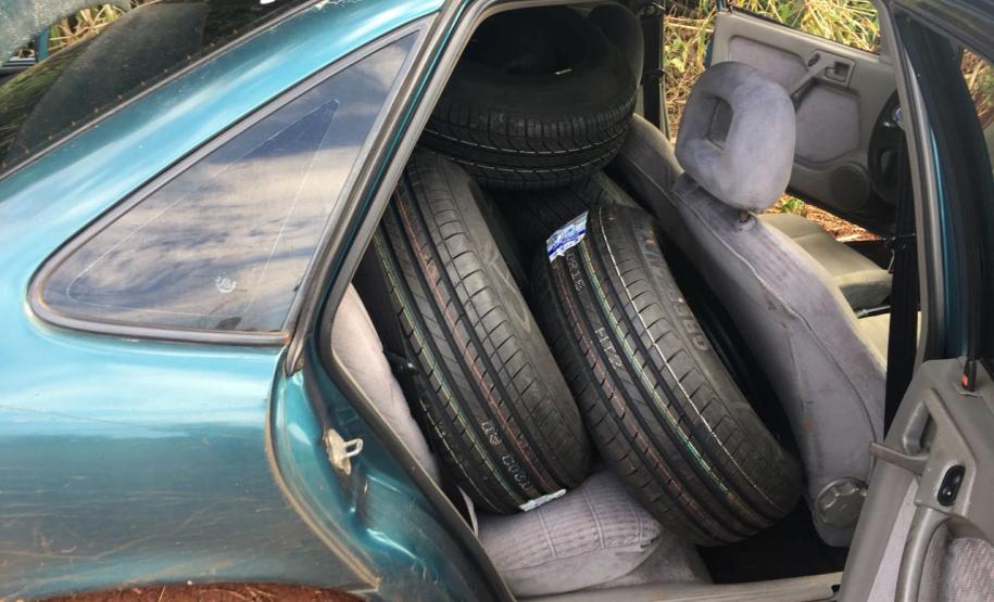 BPRv apreende pneus contrabandeados durante ação em Assis Chateaubriand (PR) BPRv apreende pneus contrabandeados durante ação em Assis Chateaubriand (PR)