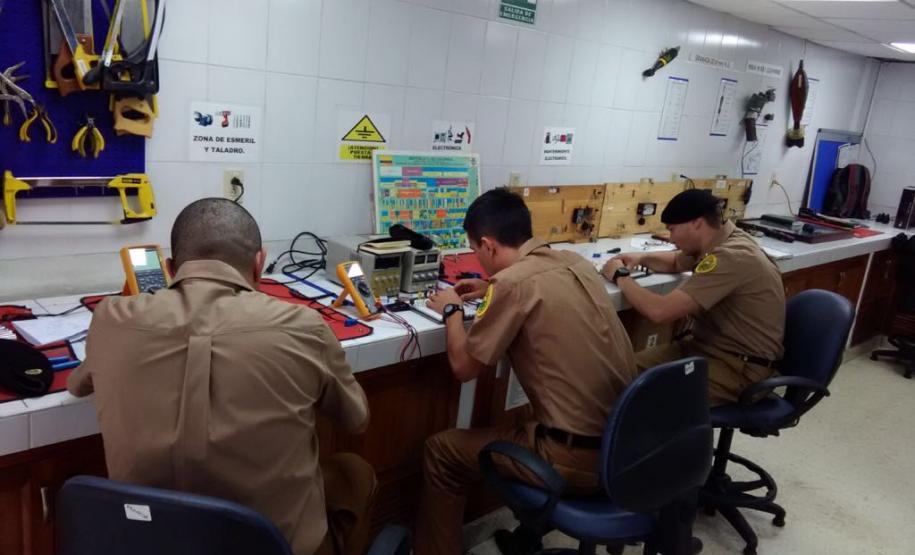 Policiais militares do Esquadrão Antibombas da PM conhecem estrutura e equipamentos da Polícia Nacional da Colômbia Policiais militares do Esquadrão Antibombas da PM conhecem estrutura e equipamentos da Polícia Nacional da Colômbia
