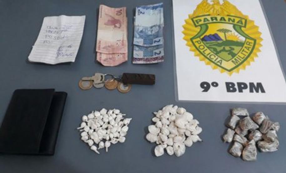 PM apreende drogas, simulacro, aparelhos eletrônicos e encaminha três pessoas no Litoral (PR) PM apreende drogas, simulacro, aparelhos eletrônicos e encaminha três pessoas no Litoral (PR)